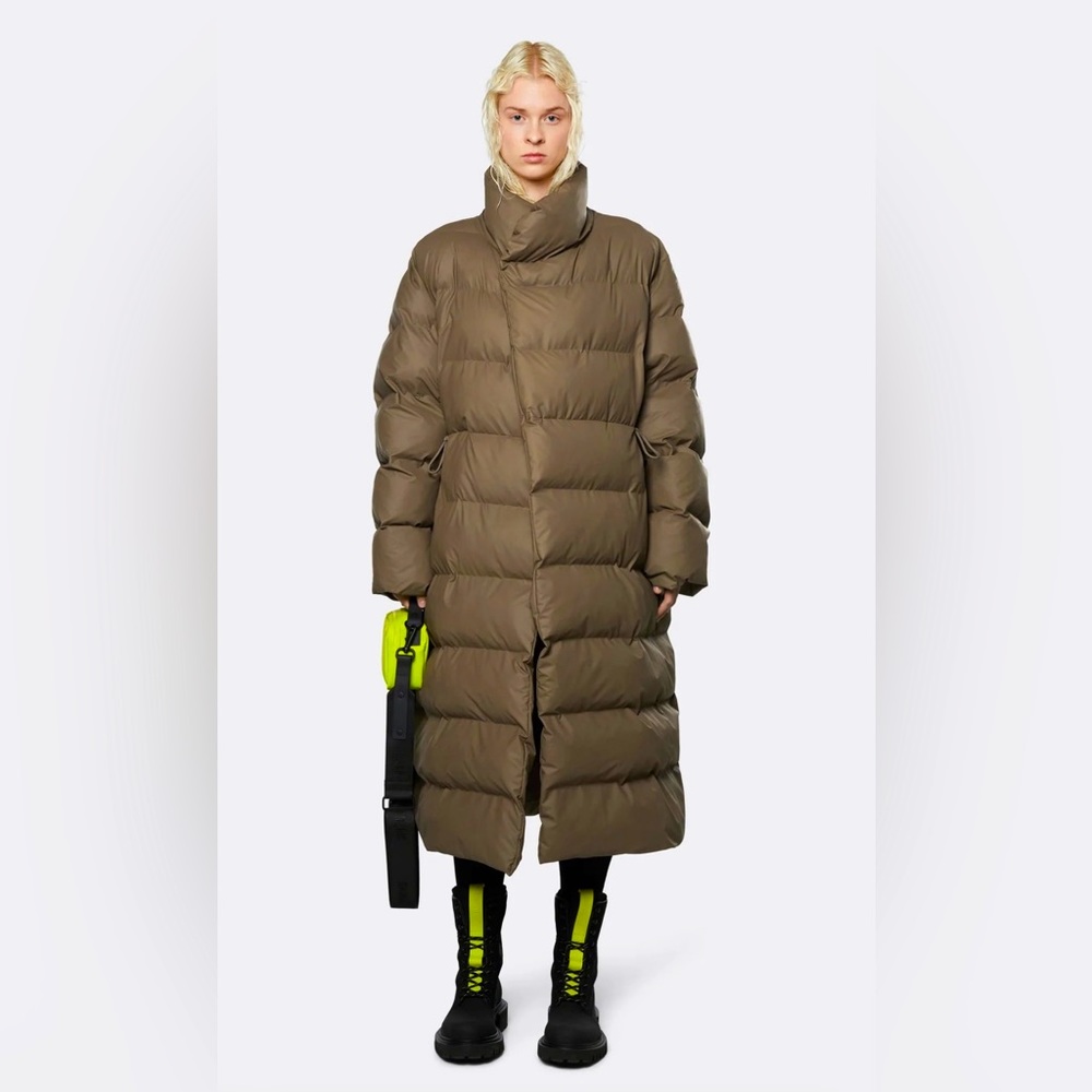 NWT! Rains puffer coat- Size L